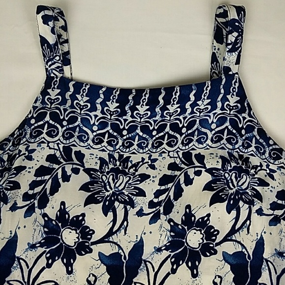Globe Trotter Floral Print Camisole Top - Picture 2 of 7